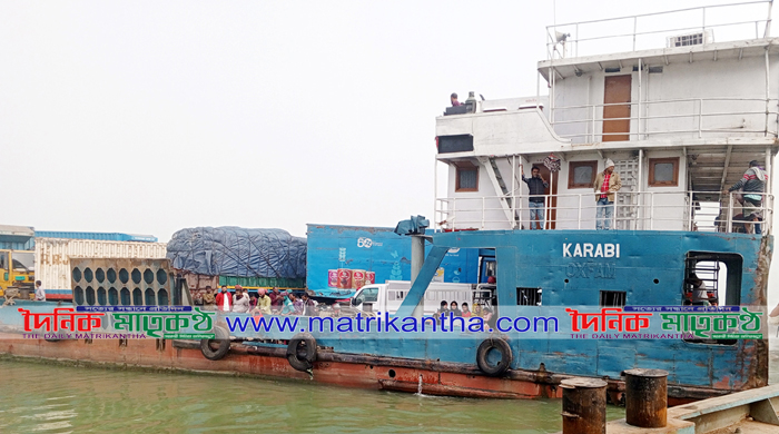 ঘন কুয়াশায় দৌলতদিয়া পাটুরিয়া নৌরুটে ৭ ঘন্টা ফেরী চলাচল বন্ধ